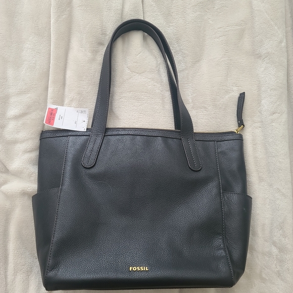 NWT black leather Fossil purse - Picture 1 of 3